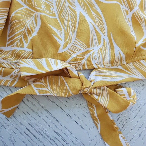 🍌Two Piece Banana Leaf Pant Suit 🍌 - Picture 4 of 9